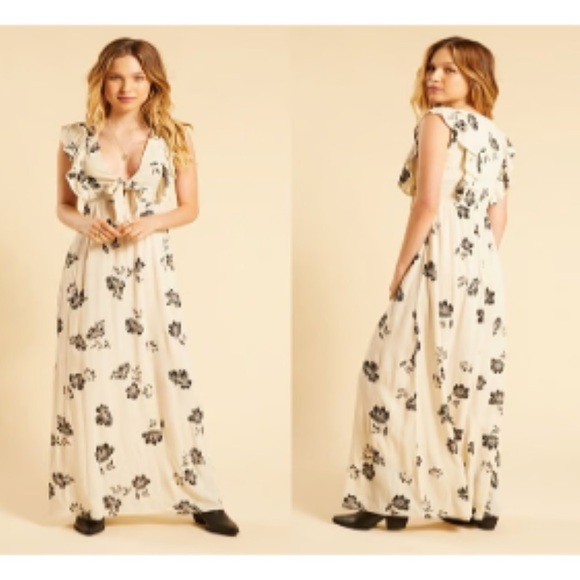 Amuse Society The Carolina Maxi Dress Tropical Floral
Pattern Ruffle Sleeve - Picture 3 of 9